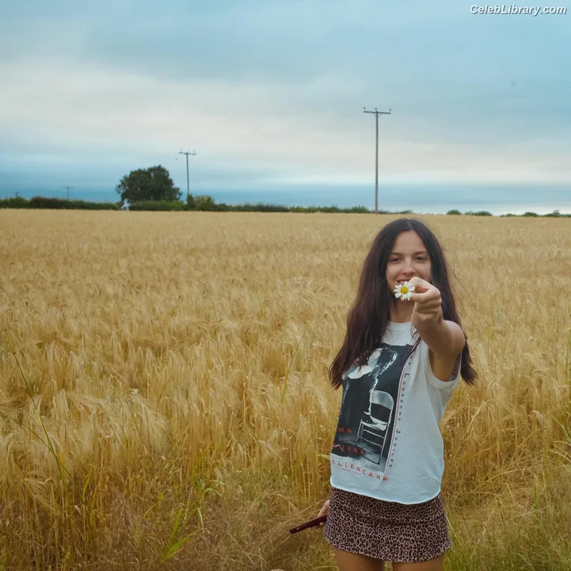Olivia Rodrigo photo 10 of 3933