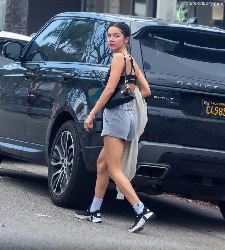 Olivia Rodrigo photo 10 of 3933