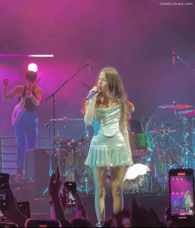 Olivia Rodrigo photo 22 of 3933