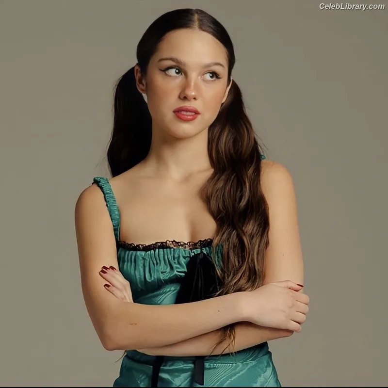 Olivia Rodrigo photo 16 of 3933