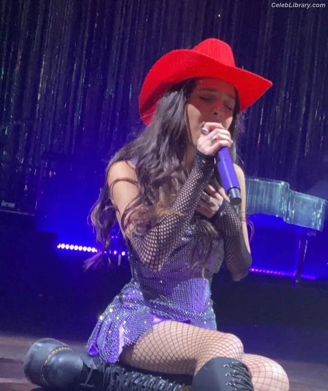 Olivia Rodrigo photo 22 of 3933