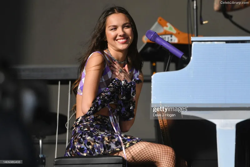Olivia Rodrigo photo 14 of 3933