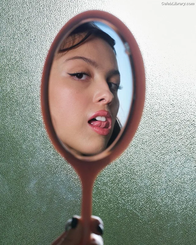 Olivia Rodrigo photo 12 of 3933