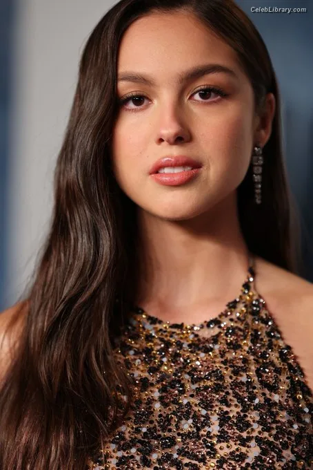 Olivia Rodrigo photo 3 of 3933