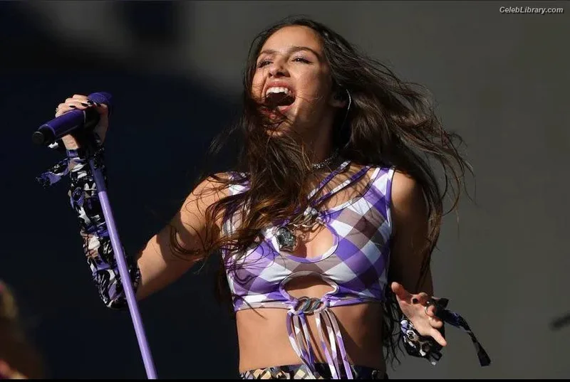 Olivia Rodrigo photo 11 of 3933