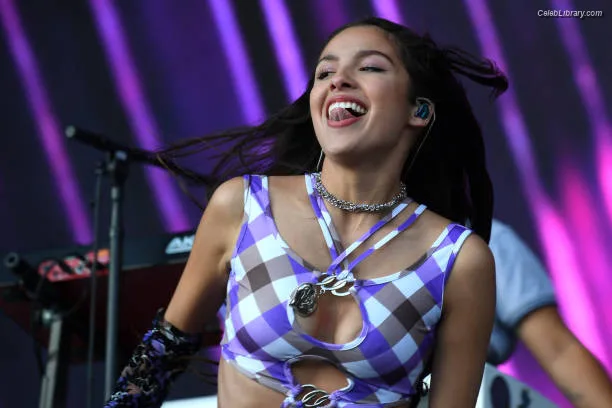 Olivia Rodrigo photo 22 of 3933
