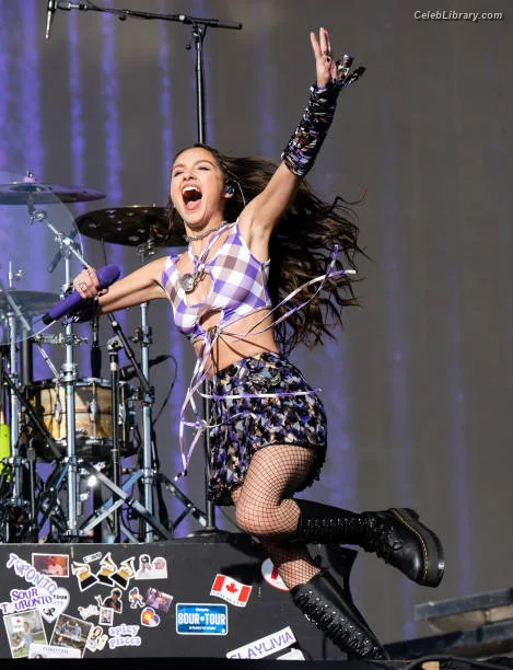 Olivia Rodrigo photo 23 of 3933