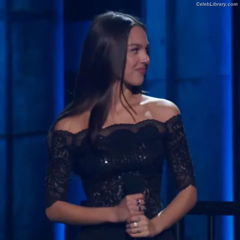 Olivia Rodrigo photo 18 of 3933