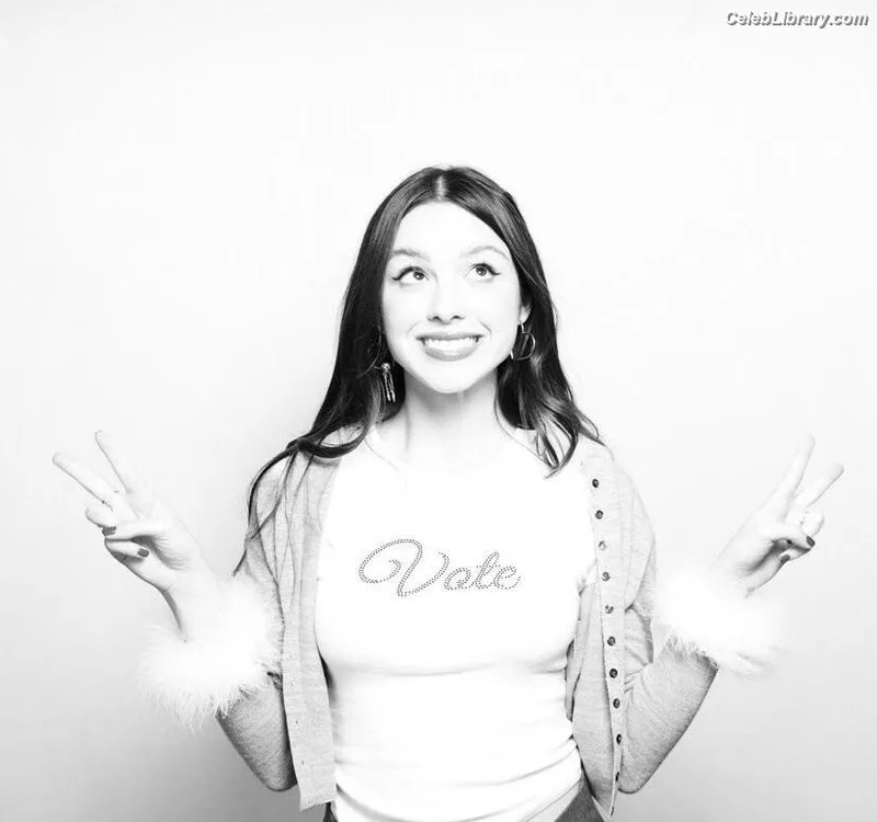 Olivia Rodrigo photo 7 of 3933