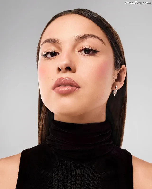 Olivia Rodrigo photo 13 of 3933
