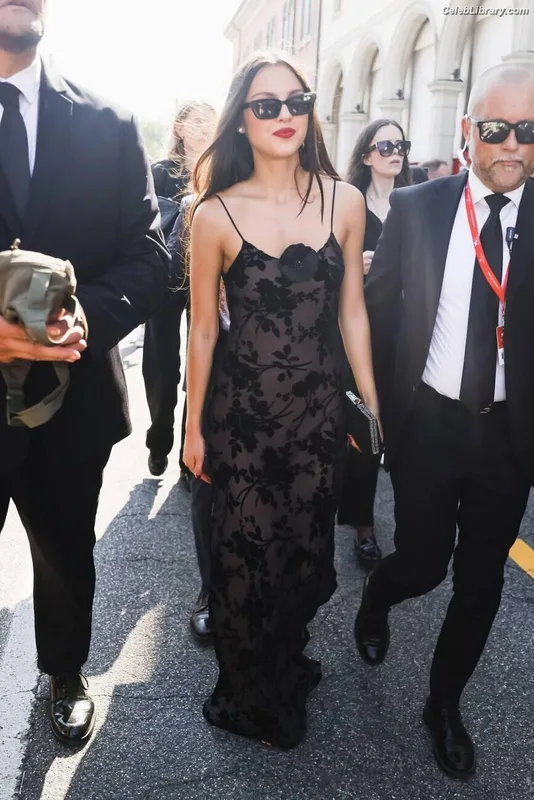 Olivia Rodrigo photo 15 of 3933