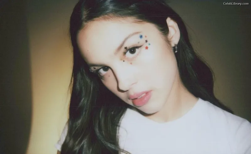 Olivia Rodrigo photo 23 of 3933