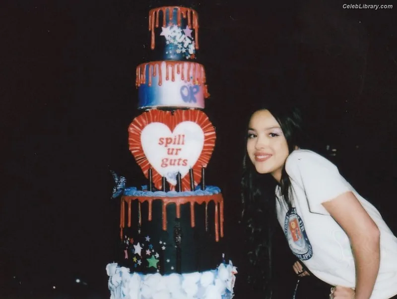 Olivia Rodrigo photo 24 of 3933