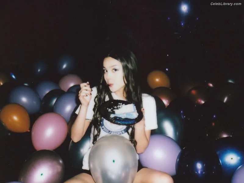 Olivia Rodrigo photo 1 of 3933