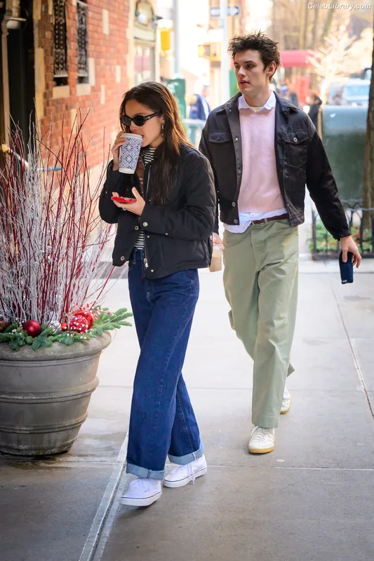 Olivia Rodrigo photo 14 of 3933