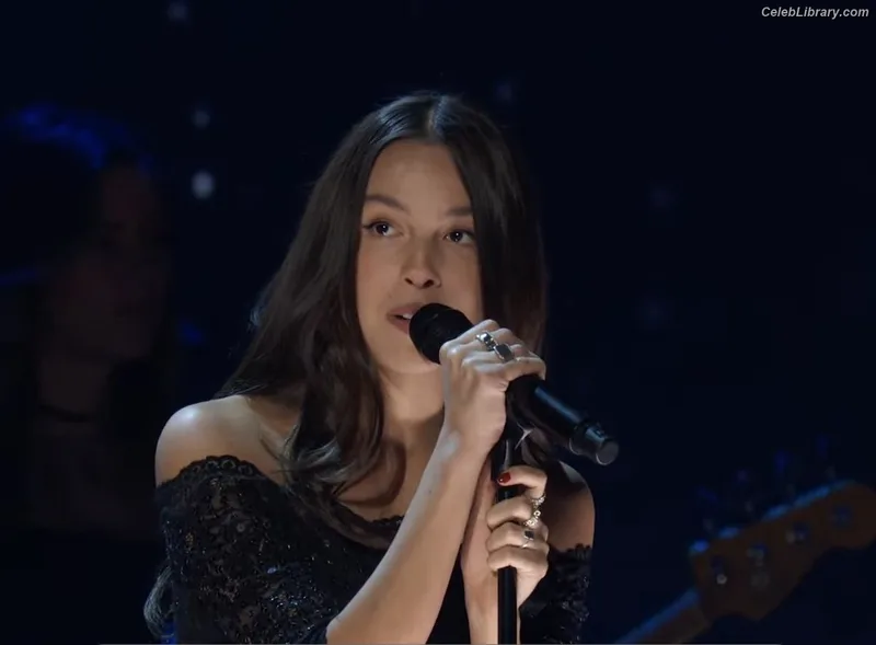 Olivia Rodrigo photo 22 of 3933