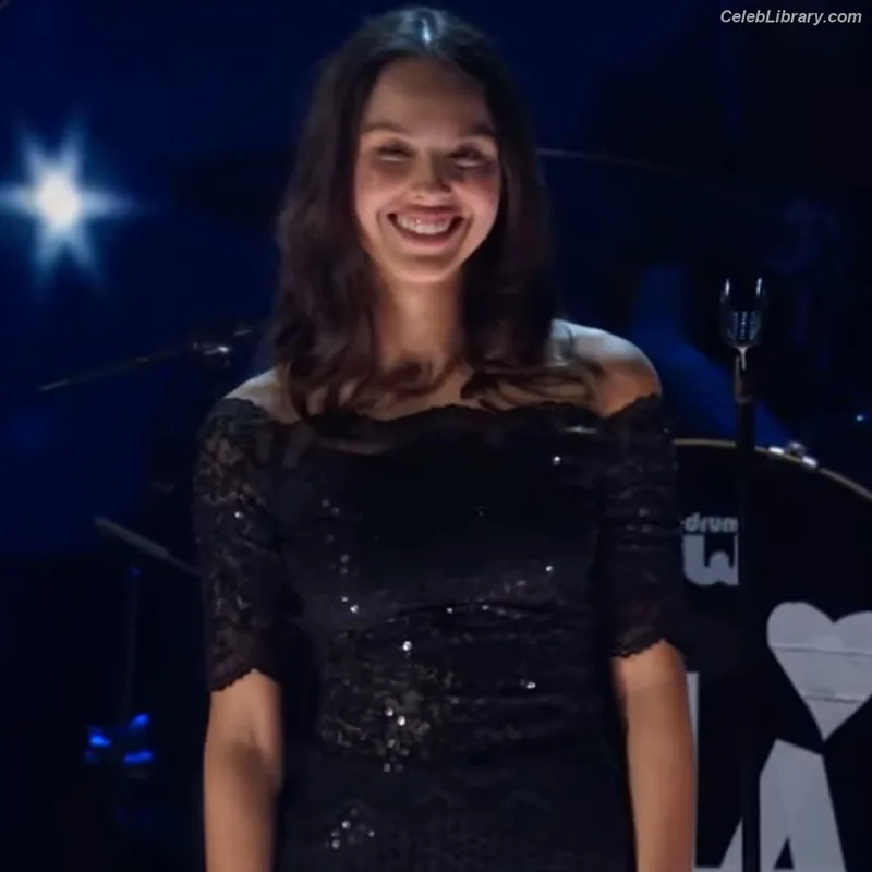 Olivia Rodrigo photo 1 of 3933