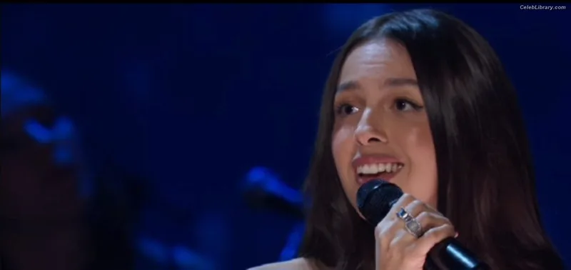 Olivia Rodrigo photo 9 of 3933