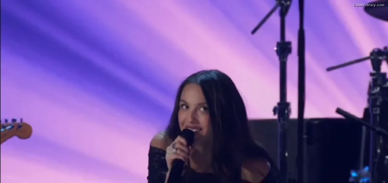 Olivia Rodrigo photo 10 of 3933