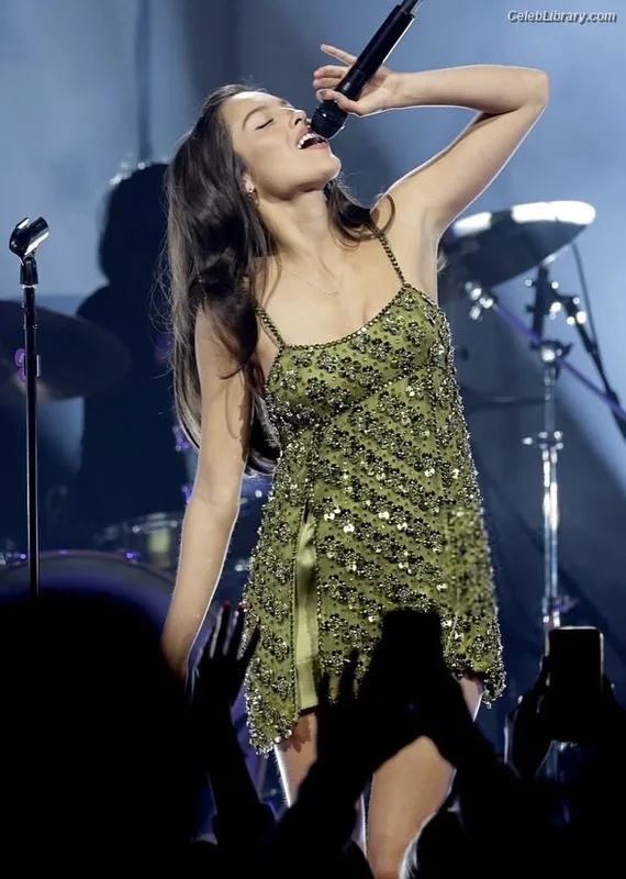 Olivia Rodrigo photo 13 of 3933