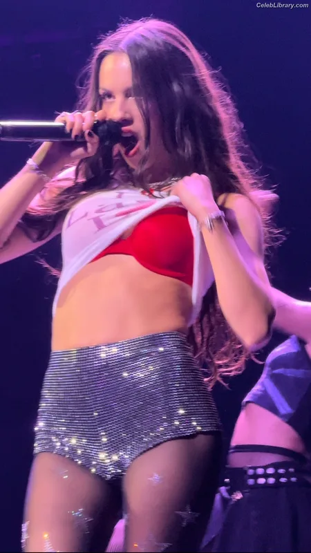 Olivia Rodrigo photo 4 of 3933