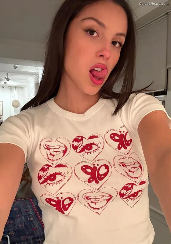 Olivia Rodrigo photo 15 of 3933
