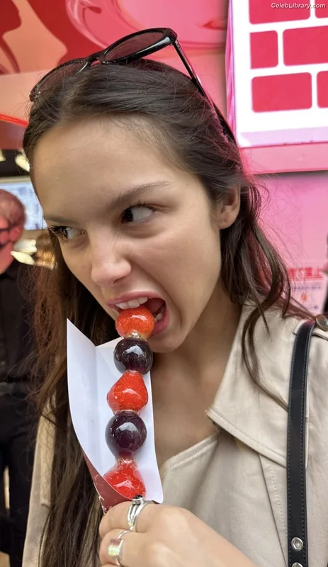 Olivia Rodrigo photo 17 of 3933