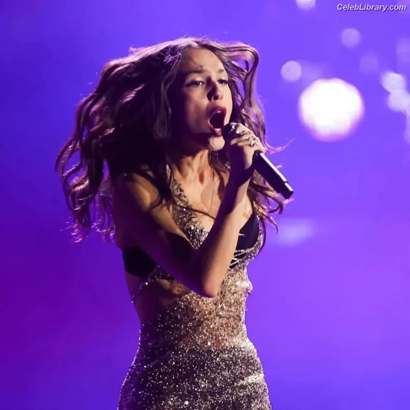 Olivia Rodrigo photo 14 of 3933