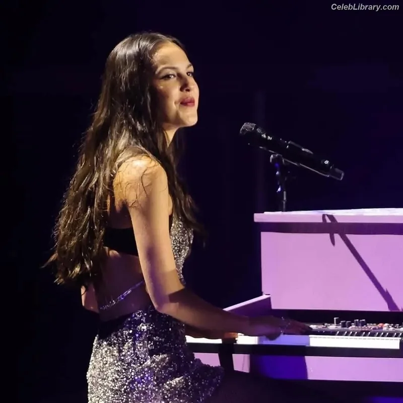 Olivia Rodrigo photo 19 of 3933