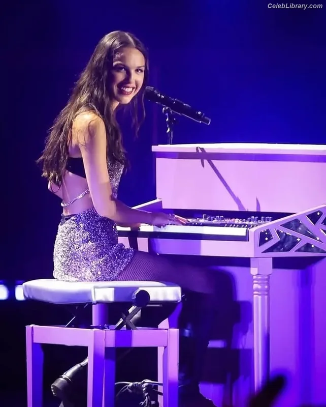 Olivia Rodrigo photo 20 of 3933