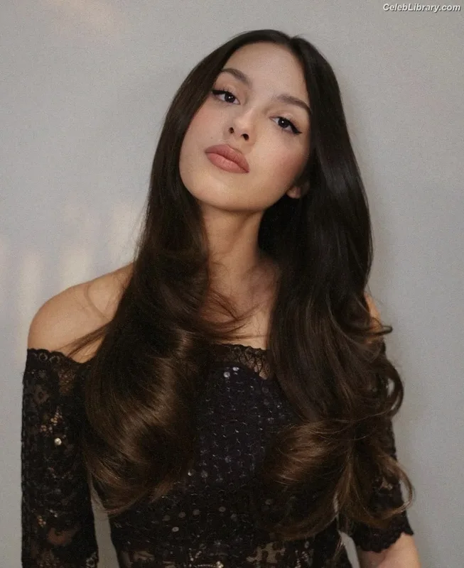 Olivia Rodrigo photo 15 of 3933