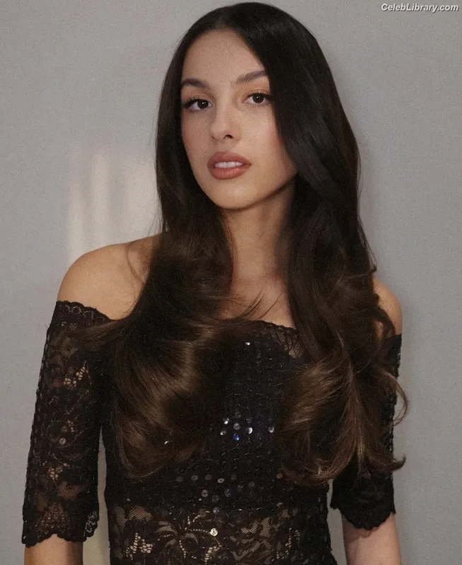 Olivia Rodrigo photo 16 of 3933