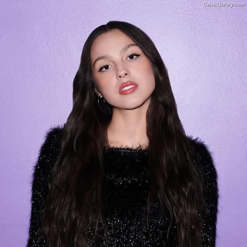 Olivia Rodrigo photo 5 of 3933