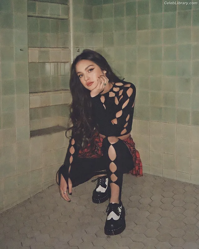 Olivia Rodrigo photo 18 of 3933