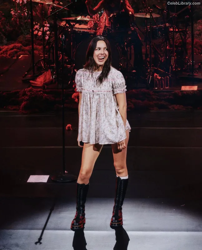 Olivia Rodrigo photo 22 of 3933