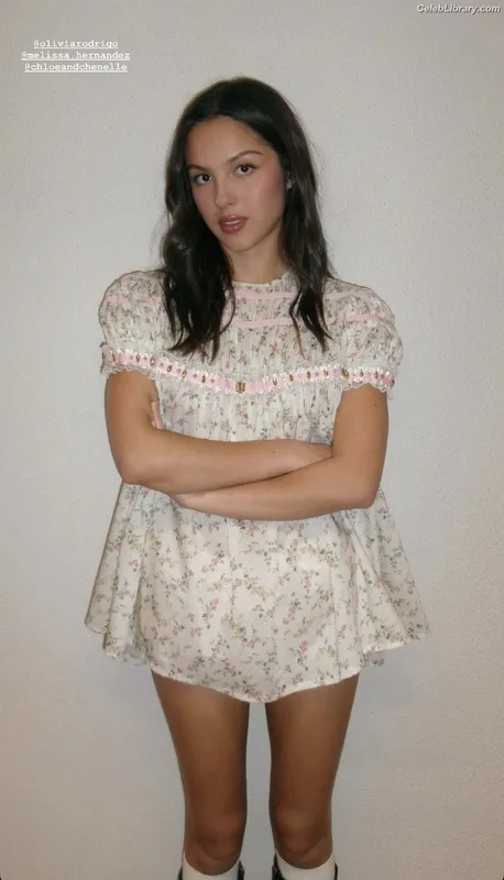 Olivia Rodrigo photo 1 of 3933