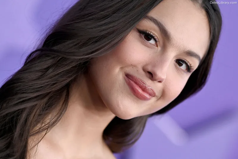 Olivia Rodrigo photo 7 of 3933