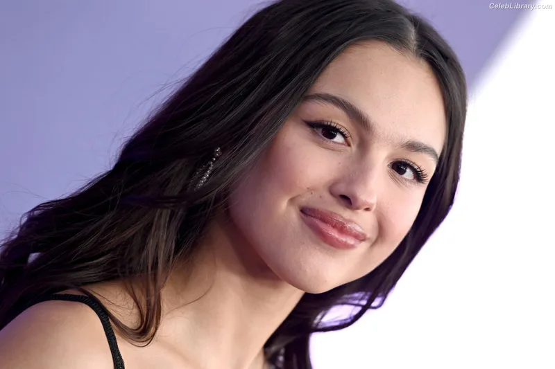 Olivia Rodrigo photo 14 of 3933