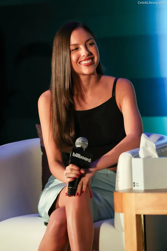 Olivia Rodrigo photo 16 of 3933