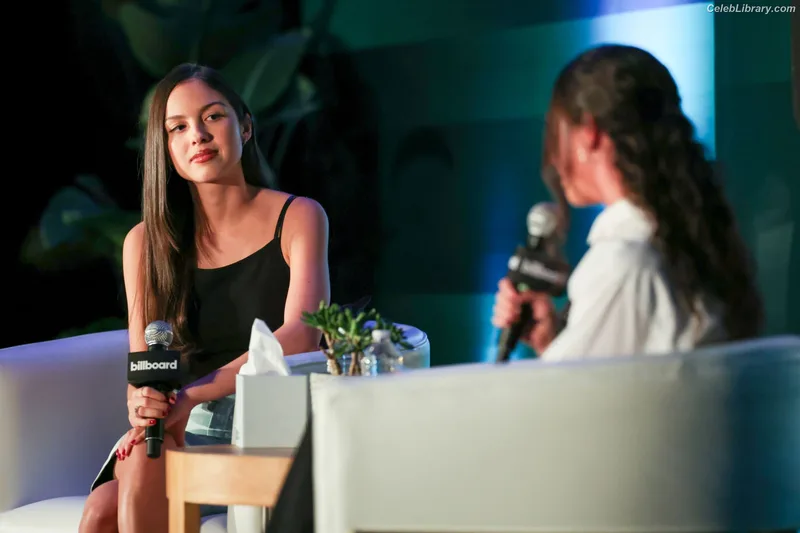 Olivia Rodrigo photo 17 of 3933