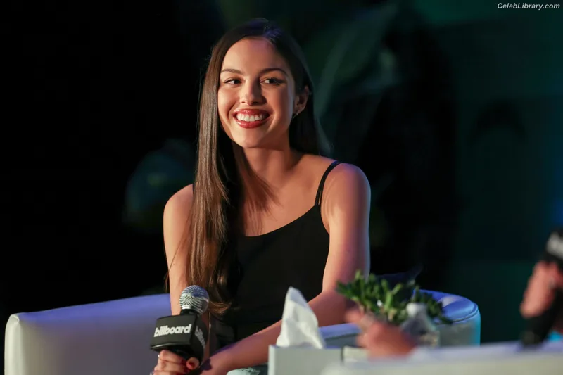 Olivia Rodrigo photo 24 of 3933