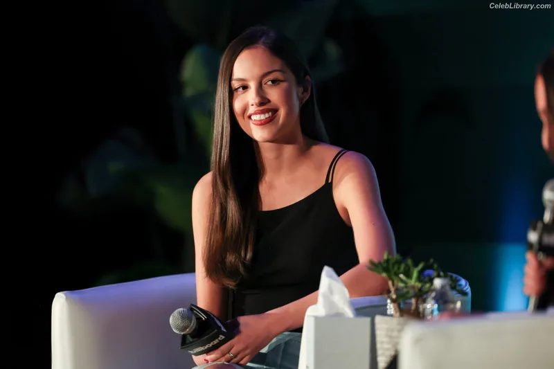Olivia Rodrigo photo 6 of 3933