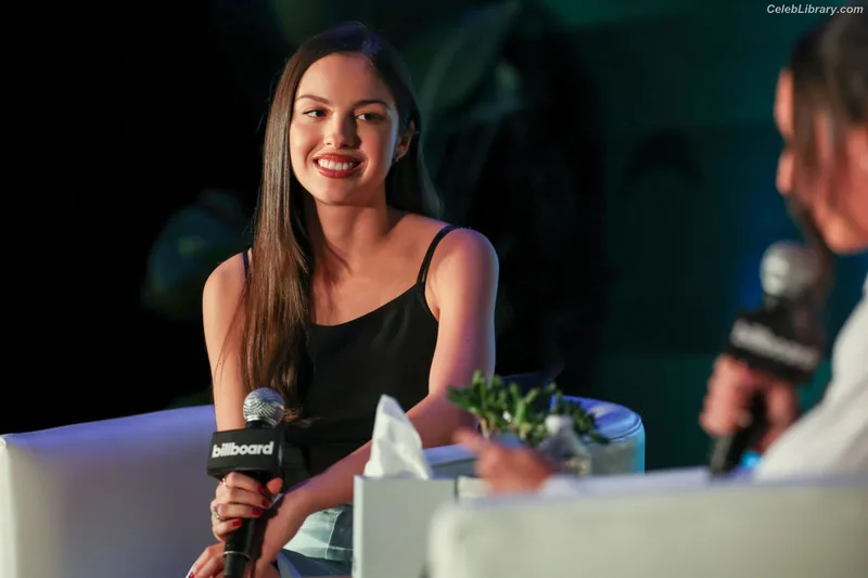 Olivia Rodrigo photo 9 of 3933