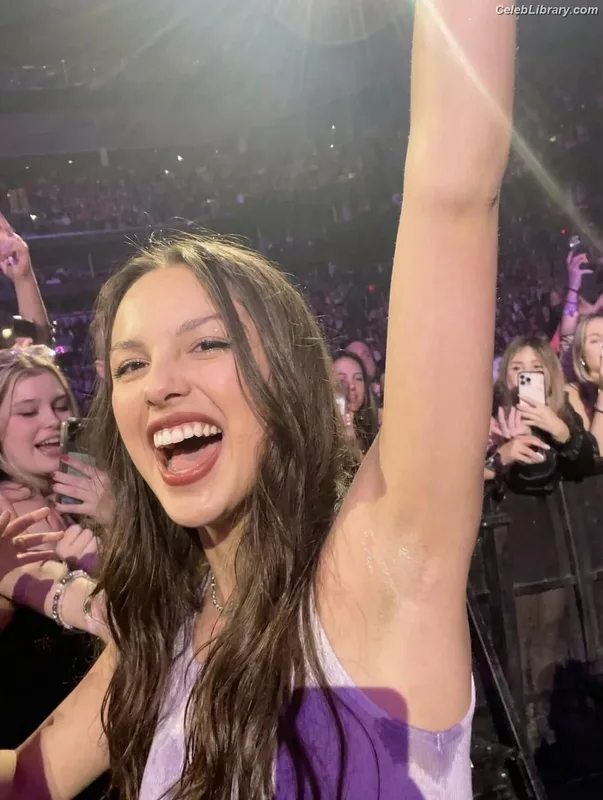 Olivia Rodrigo photo 5 of 3933