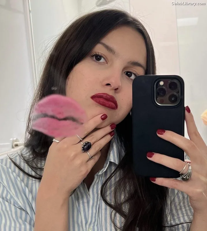 Olivia Rodrigo photo 24 of 3933
