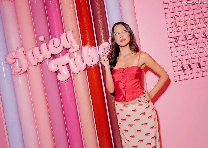 Olivia Rodrigo photo 21 of 3933