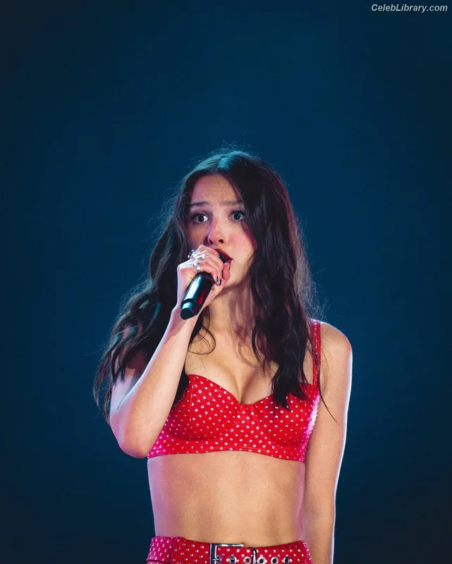 Olivia Rodrigo photo 10 of 3933