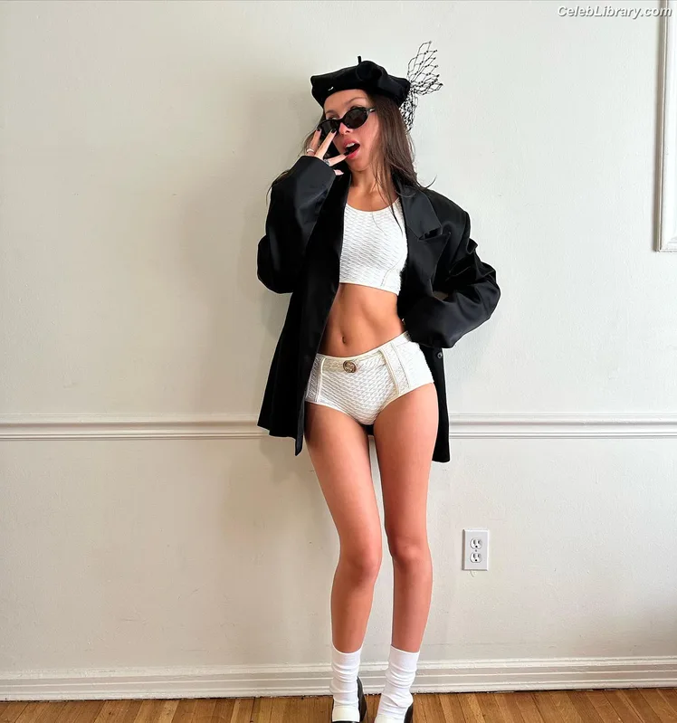 Olivia Rodrigo photo 12 of 3933