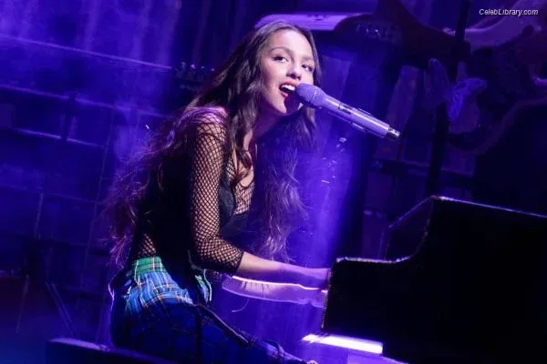 Olivia Rodrigo photo 20 of 3933