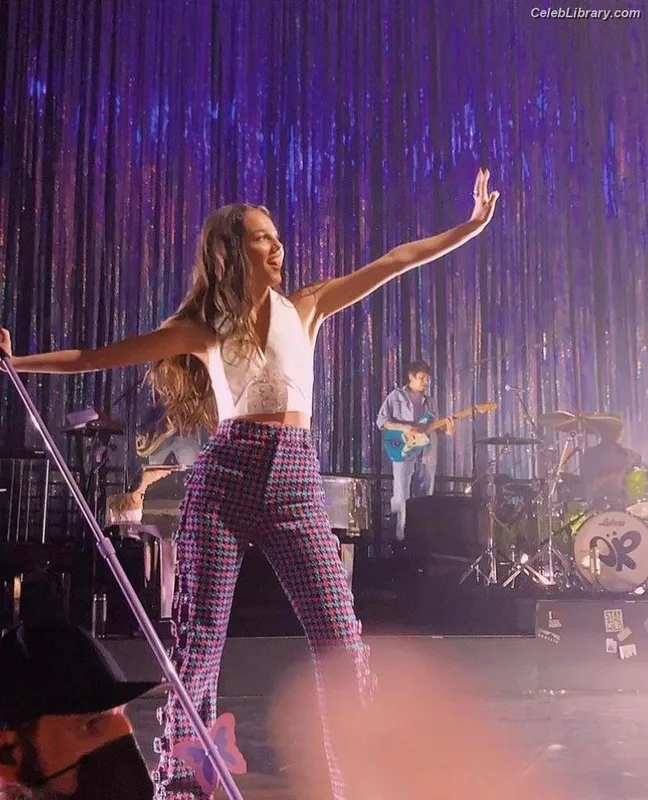 Olivia Rodrigo photo 21 of 3933